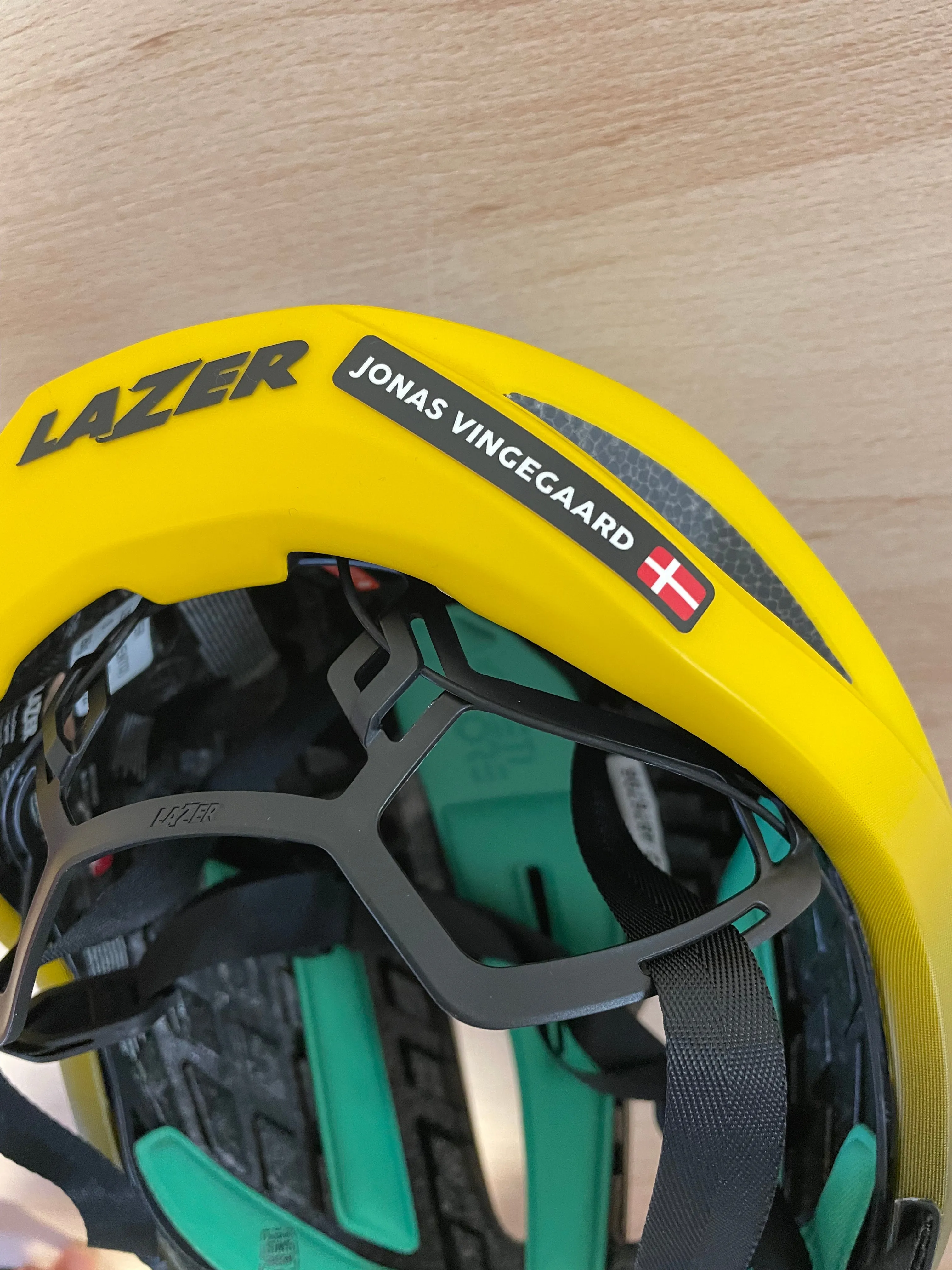 Team Jumbo Visma - Lazer Vento JONAS VINGEGAARD