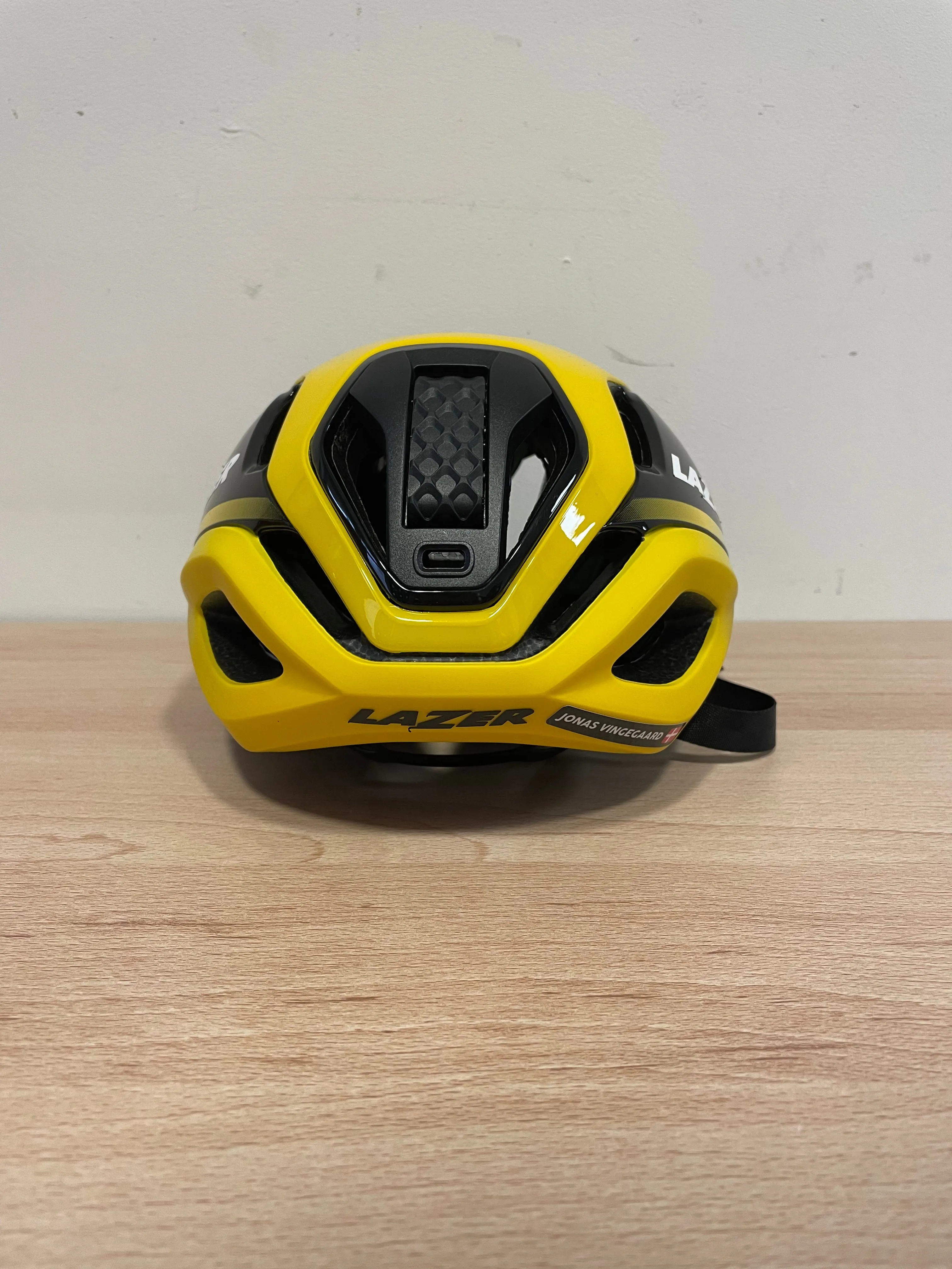 Team Jumbo Visma - Lazer Vento JONAS VINGEGAARD