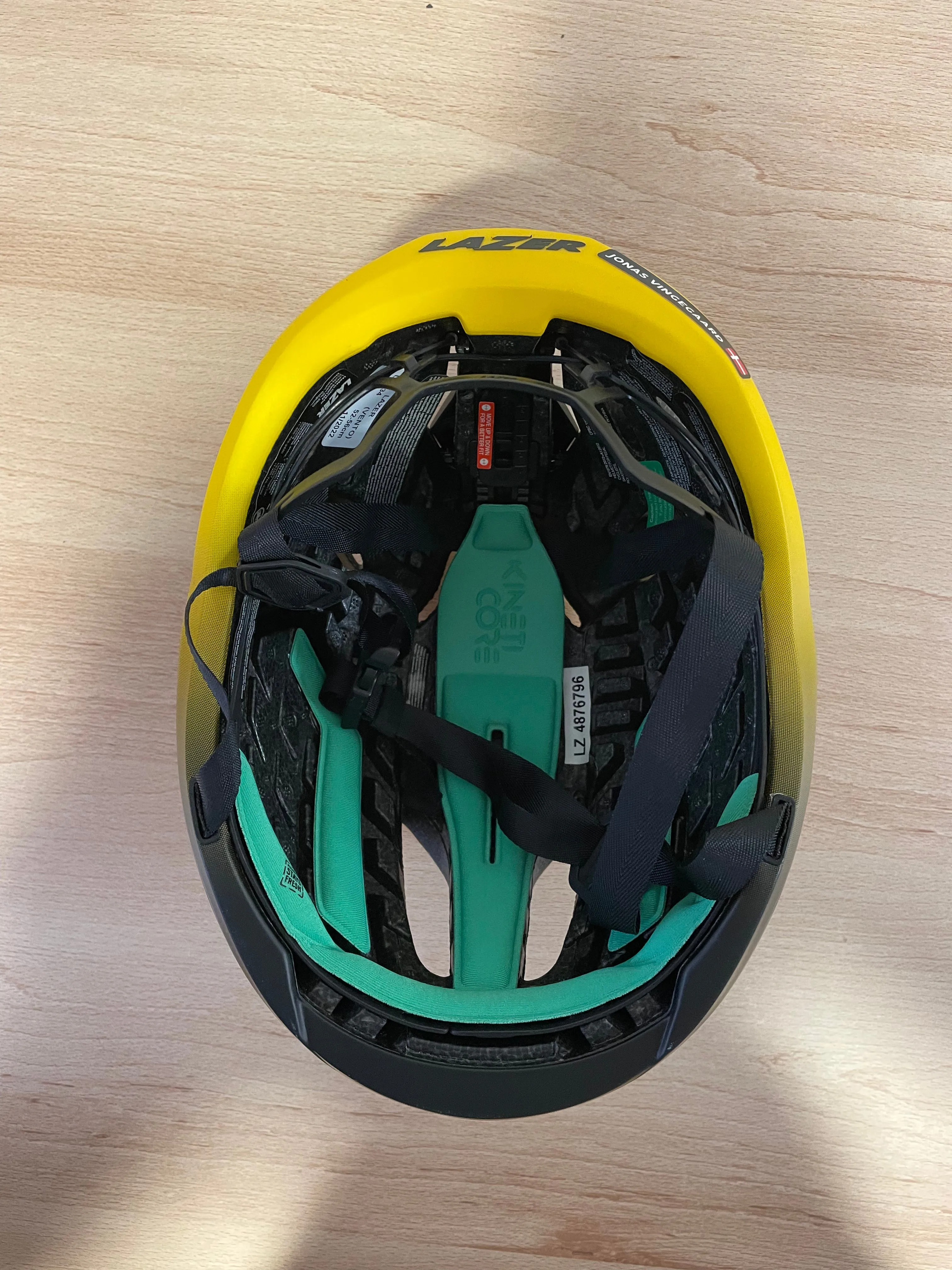 Team Jumbo Visma - Lazer Vento JONAS VINGEGAARD